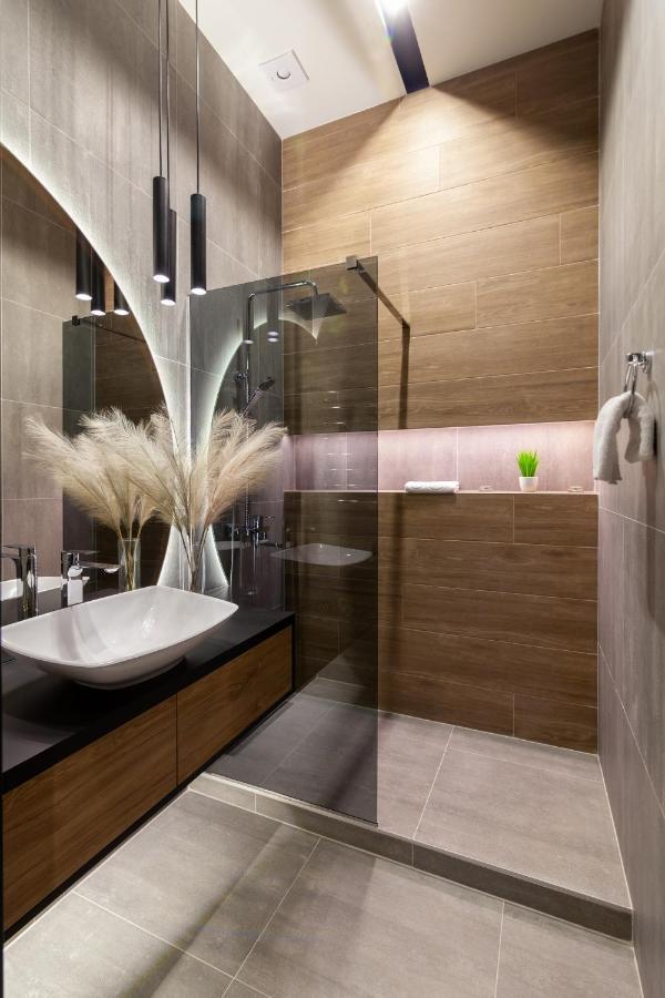Royal Vip Apartment On Leontovicha 5 Lviv Kültér fotó